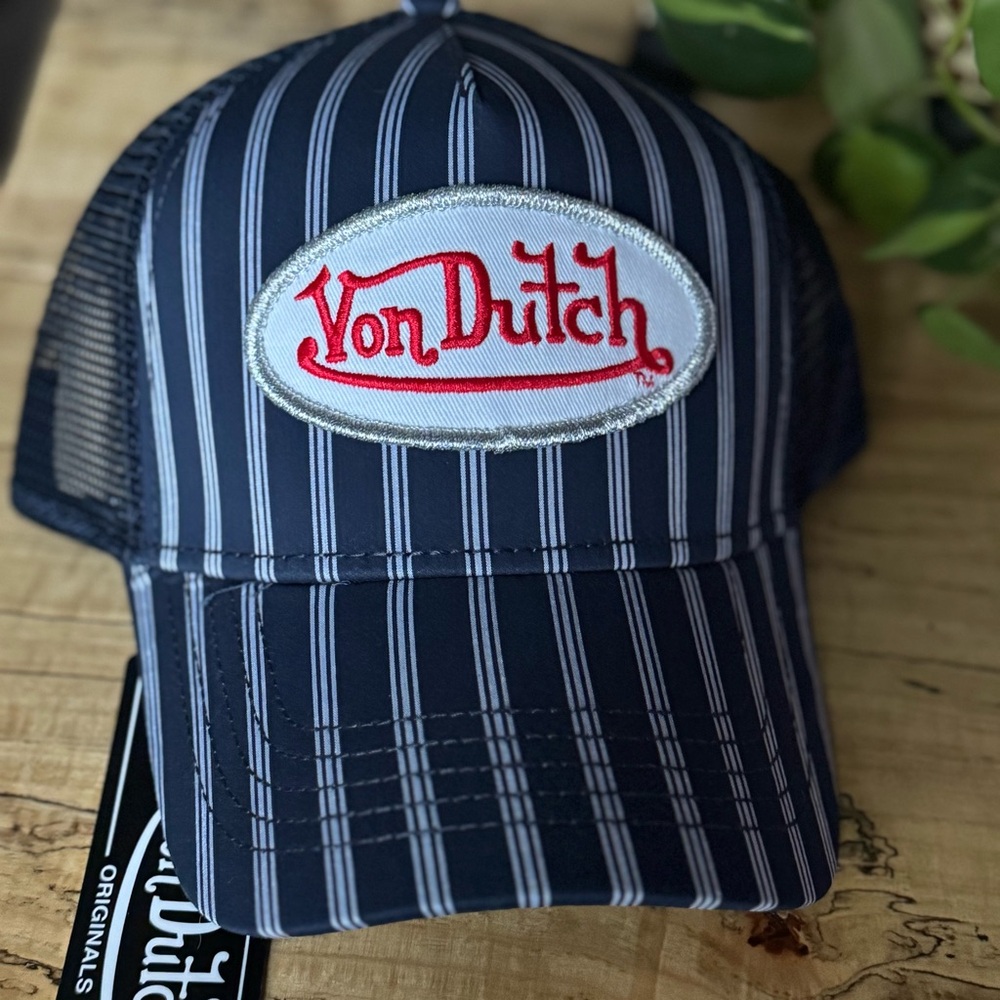 ❤️1 left💙 No Restock! NWT Von Dutch Navy and White Stripe Trucker Hat - SnapBack